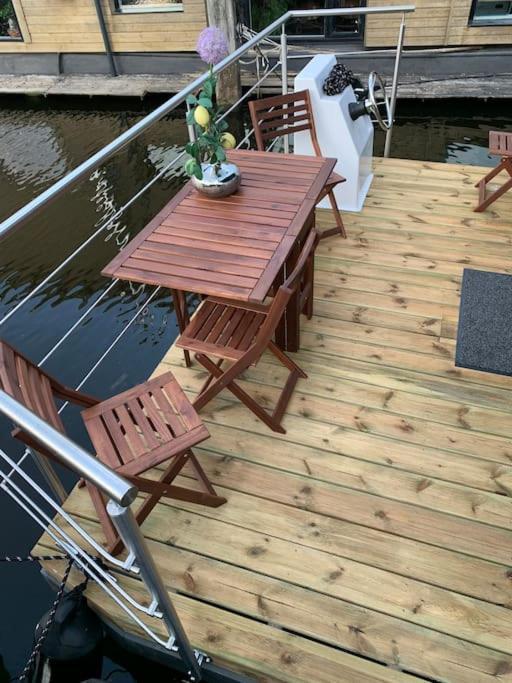 Апартаменти Unique New Houseboat Moored 4 Цвартслуіс Екстер'єр фото